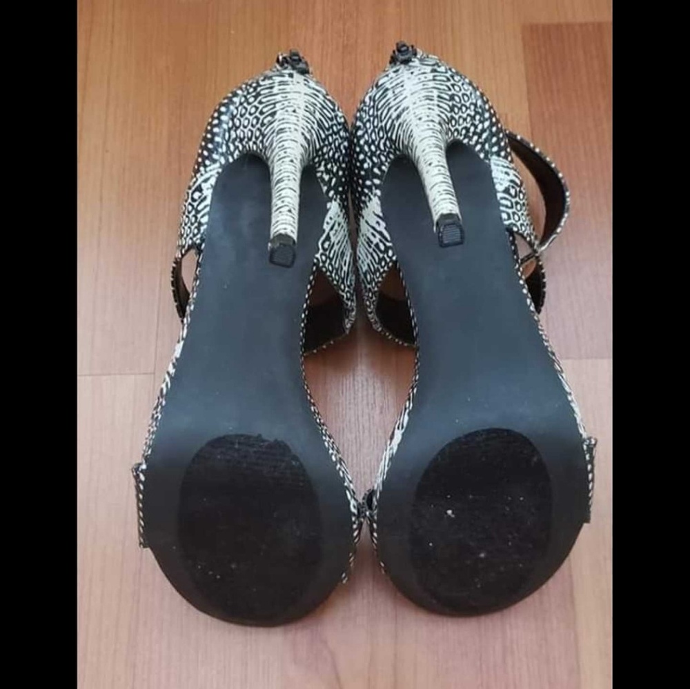 High heels - Picture 2 of 2